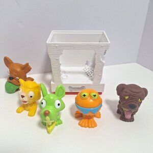 Ugglys Pet Shop Mini Figures Collection Dog House